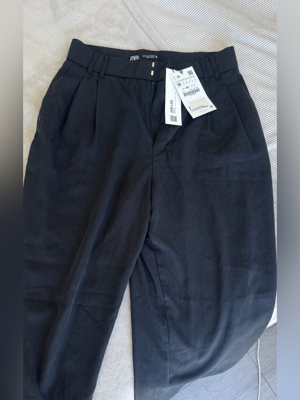 ZARA Black Pleated Women’s Chinos